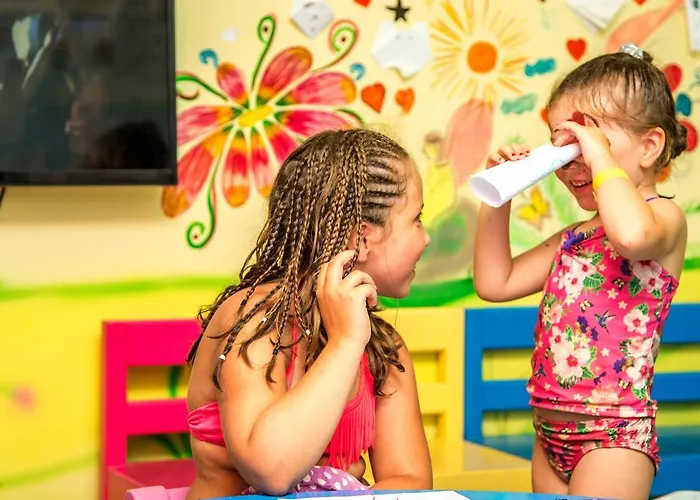 Hawaii Riviera Aqua Park - Families And Couples Only הורגהדה